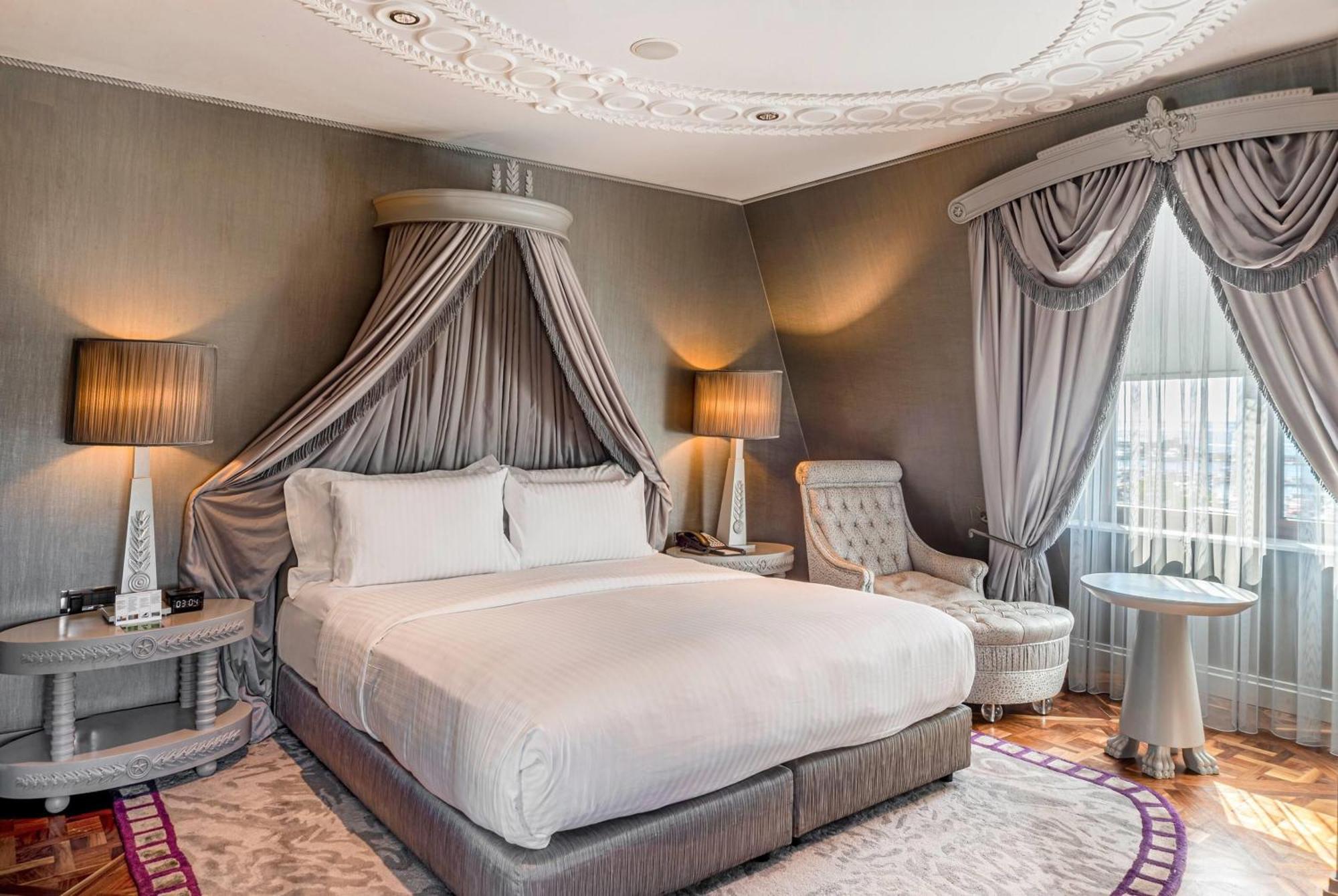 Wyndham Grand Istanbul Kalamis Marina Hotel — Foto’s 1